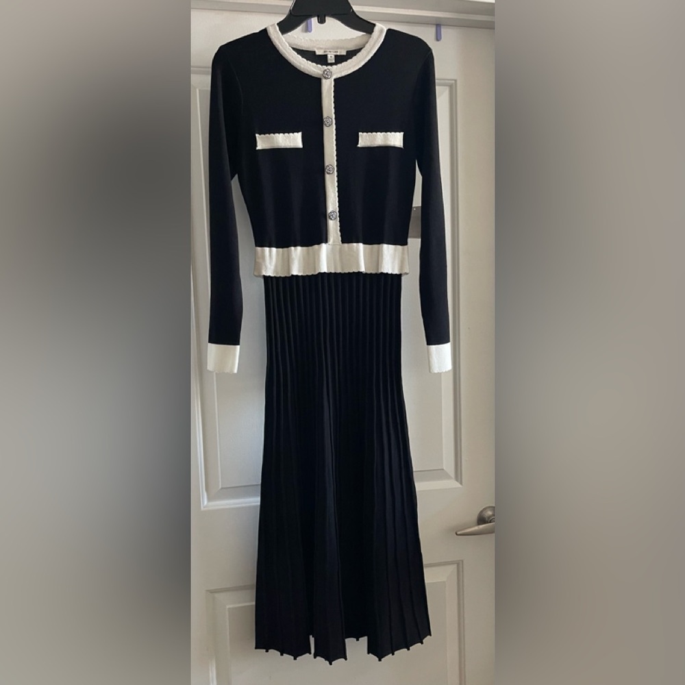 Black and White Long-Sleeve Knit Midi Dress